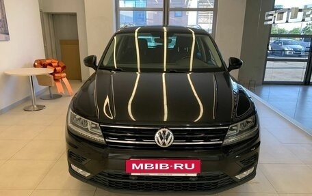 Volkswagen Tiguan II, 2017 год, 1 990 000 рублей, 2 фотография