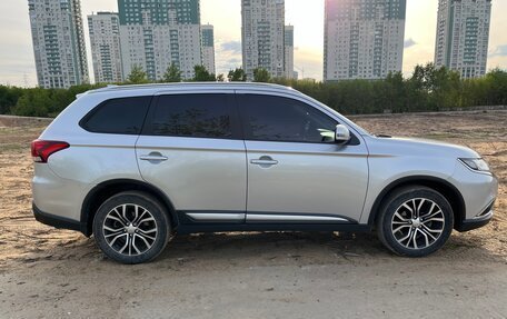 Mitsubishi Outlander III рестайлинг 3, 2017 год, 1 820 000 рублей, 2 фотография