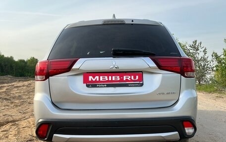 Mitsubishi Outlander III рестайлинг 3, 2017 год, 1 820 000 рублей, 4 фотография