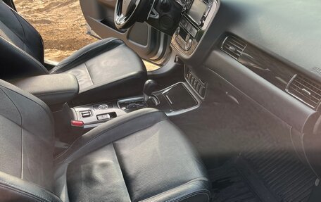 Mitsubishi Outlander III рестайлинг 3, 2017 год, 1 820 000 рублей, 7 фотография