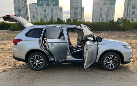 Mitsubishi Outlander III рестайлинг 3, 2017 год, 1 820 000 рублей, 6 фотография