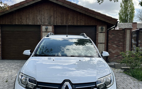 Renault Sandero II рестайлинг, 2020 год, 1 190 000 рублей, 2 фотография