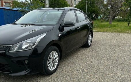 KIA Rio IV, 2017 год, 1 300 000 рублей, 2 фотография