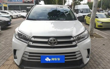 Toyota Highlander III, 2021 год, 2 806 000 рублей, 2 фотография