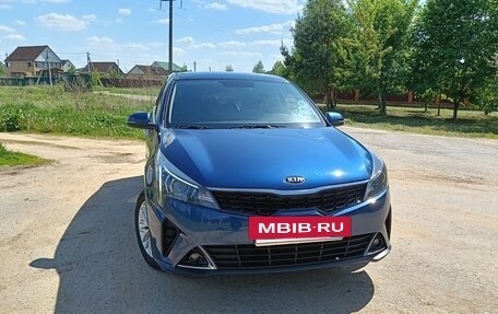 KIA Rio IV, 2021 год, 1 750 000 рублей, 2 фотография