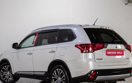Mitsubishi Outlander III рестайлинг 3, 2016 год, 1 749 000 рублей, 3 фотография