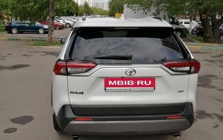 Toyota RAV4, 2020 год, 3 800 000 рублей, 4 фотография