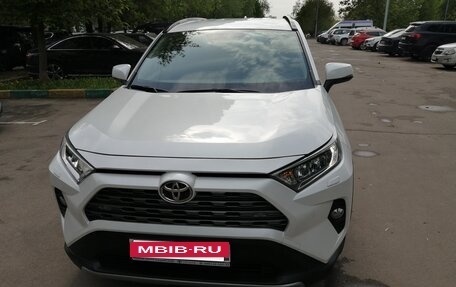Toyota RAV4, 2020 год, 3 800 000 рублей, 2 фотография
