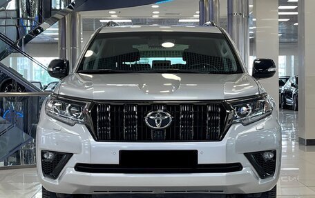 Toyota Land Cruiser Prado 150 рестайлинг 2, 2021 год, 7 550 000 рублей, 2 фотография
