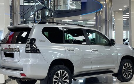 Toyota Land Cruiser Prado 150 рестайлинг 2, 2021 год, 7 550 000 рублей, 3 фотография