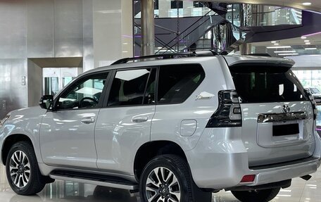 Toyota Land Cruiser Prado 150 рестайлинг 2, 2021 год, 7 550 000 рублей, 5 фотография
