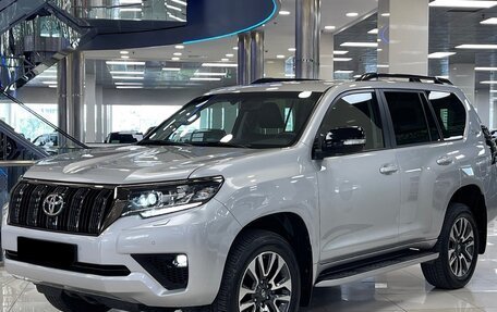 Toyota Land Cruiser Prado 150 рестайлинг 2, 2021 год, 7 550 000 рублей, 6 фотография