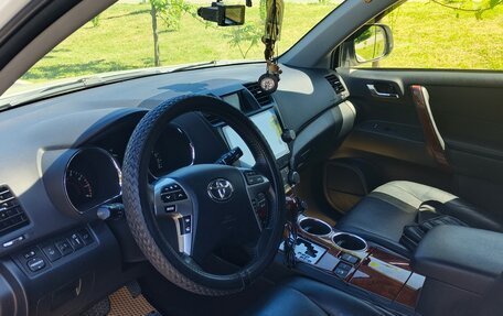 Toyota Highlander III, 2012 год, 2 300 000 рублей, 6 фотография