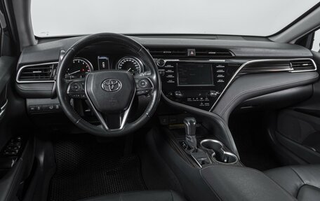 Toyota Camry, 2020 год, 2 600 000 рублей, 8 фотография