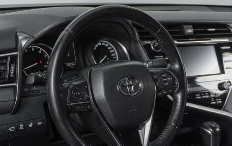 Toyota Camry, 2020 год, 2 600 000 рублей, 10 фотография
