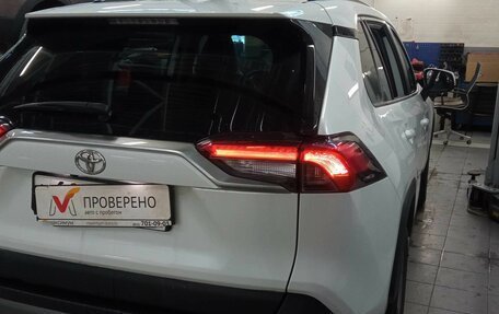 Toyota RAV4, 2020 год, 2 750 000 рублей, 3 фотография