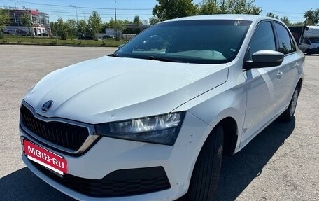 Skoda Rapid II, 2021 год, 990 000 рублей, 2 фотография