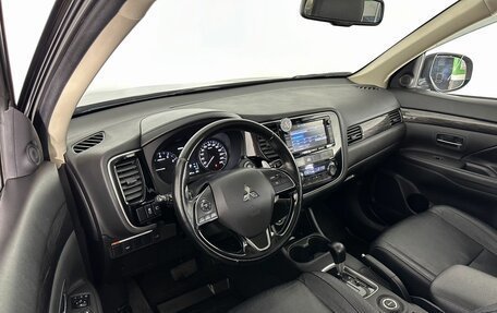 Mitsubishi Outlander III рестайлинг 3, 2015 год, 1 347 000 рублей, 10 фотография