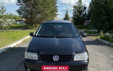 Volkswagen Polo III рестайлинг, 2001 год, 350 000 рублей, 2 фотография