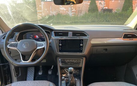 Volkswagen Tiguan II, 2020 год, 2 850 000 рублей, 2 фотография