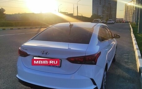 Hyundai Solaris II рестайлинг, 2022 год, 1 800 000 рублей, 2 фотография