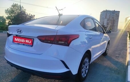 Hyundai Solaris II рестайлинг, 2022 год, 1 800 000 рублей, 4 фотография