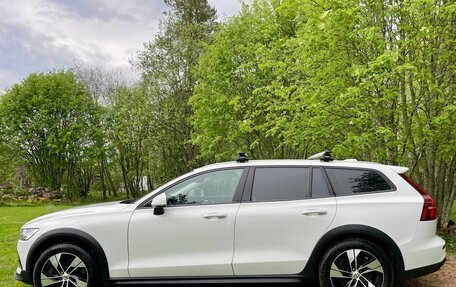 Volvo V60 Cross Country II, 2020 год, 2 925 000 рублей, 5 фотография