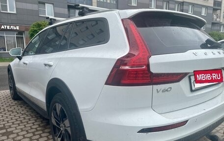 Volvo V60 Cross Country II, 2020 год, 2 925 000 рублей, 3 фотография