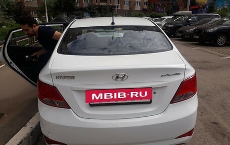 Hyundai Solaris II рестайлинг, 2015 год, 850 000 рублей, 2 фотография
