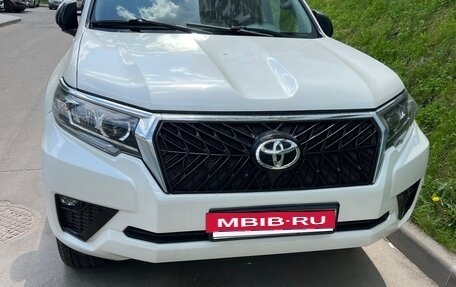Toyota Land Cruiser Prado 150 рестайлинг 2, 2011 год, 2 350 000 рублей, 2 фотография