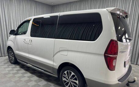 Hyundai Grand Starex Grand Starex I рестайлинг 2, 2020 год, 4 950 000 рублей, 7 фотография