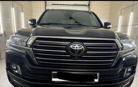 Toyota Land Cruiser 200, 2017 год, 7 600 000 рублей, 5 фотография