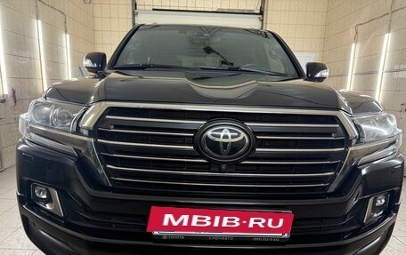 Toyota Land Cruiser 200, 2017 год, 7 600 000 рублей, 2 фотография