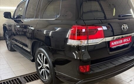 Toyota Land Cruiser 200, 2017 год, 7 600 000 рублей, 9 фотография