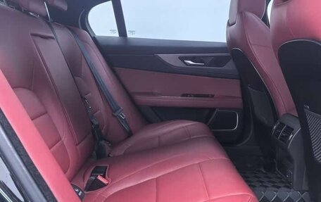 Jaguar XE I рестайлинг, 2021 год, 2 380 000 рублей, 4 фотография