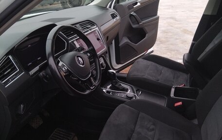 Volkswagen Tiguan II, 2018 год, 2 450 000 рублей, 4 фотография