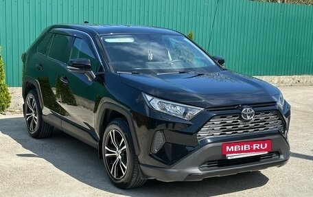 Toyota RAV4, 2020 год, 3 160 000 рублей, 2 фотография