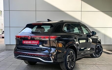 Volkswagen Tiguan, 2024 год, 4 790 000 рублей, 6 фотография