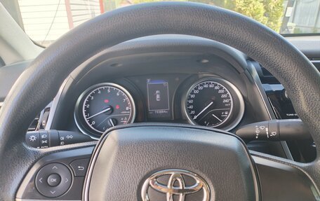 Toyota Camry, 2020 год, 2 300 000 рублей, 5 фотография