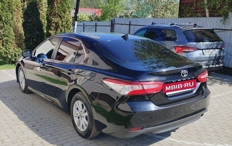 Toyota Camry, 2020 год, 2 300 000 рублей, 4 фотография