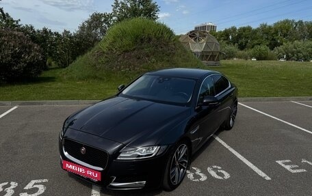 Jaguar XF II, 2016 год, 1 870 000 рублей, 2 фотография
