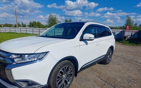 Mitsubishi Outlander III рестайлинг 3, 2017 год, 2 050 000 рублей, 3 фотография