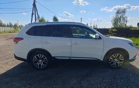 Mitsubishi Outlander III рестайлинг 3, 2017 год, 2 050 000 рублей, 7 фотография