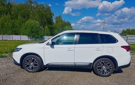 Mitsubishi Outlander III рестайлинг 3, 2017 год, 2 050 000 рублей, 2 фотография