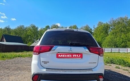 Mitsubishi Outlander III рестайлинг 3, 2017 год, 2 050 000 рублей, 5 фотография