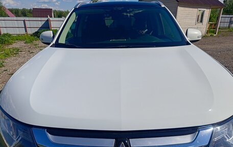 Mitsubishi Outlander III рестайлинг 3, 2017 год, 2 050 000 рублей, 10 фотография