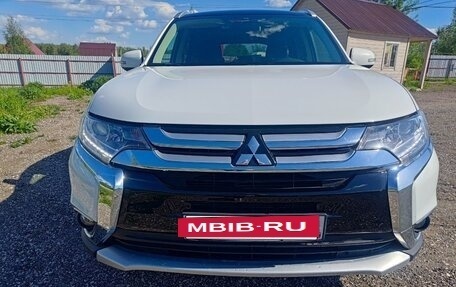 Mitsubishi Outlander III рестайлинг 3, 2017 год, 2 050 000 рублей, 9 фотография