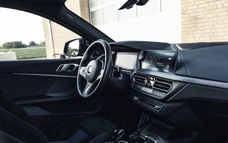 BMW 1 серия, 2022 год, 3 720 000 рублей, 8 фотография