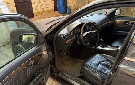 Mercedes-Benz E-Класс, 2005 год, 830 000 рублей, 6 фотография