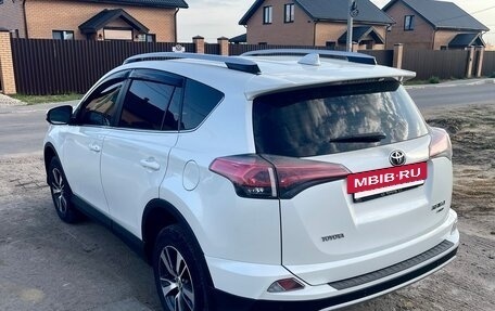 Toyota RAV4, 2016 год, 3 000 000 рублей, 4 фотография